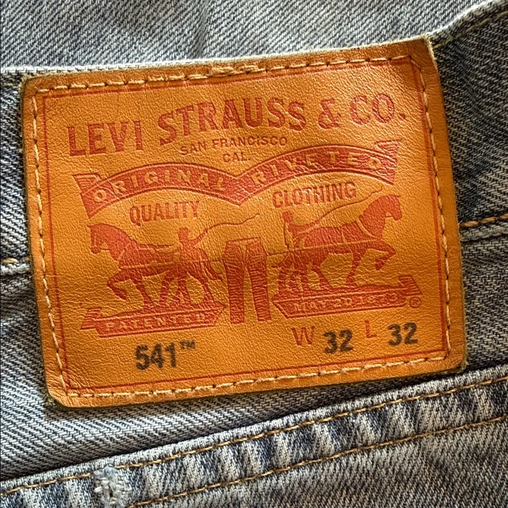 Levi’s 541 Faded Distressed Athletic Fit Jeans 32x32 comfy soft worn look